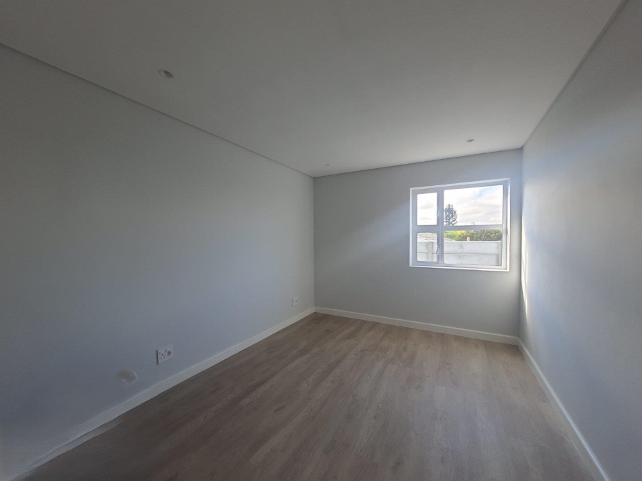 To Let 3 Bedroom Property for Rent in Loevenstein Western Cape